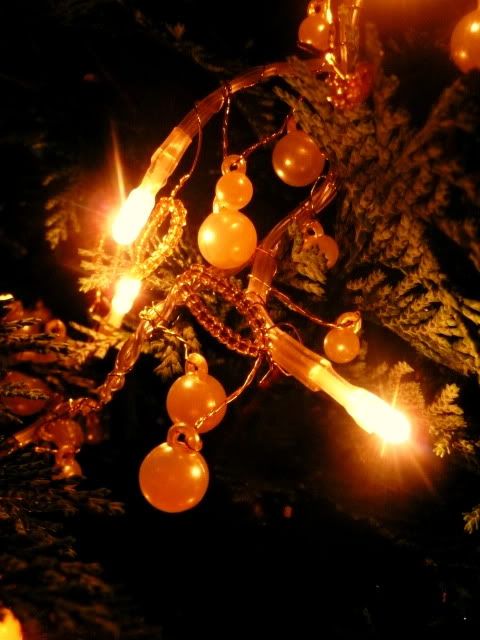http://i388.photobucket.com/albums/oo324/IzzieLzzie/tree2.jpg