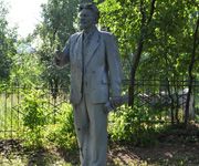 Памятник Калинину во дворе музея Ленина